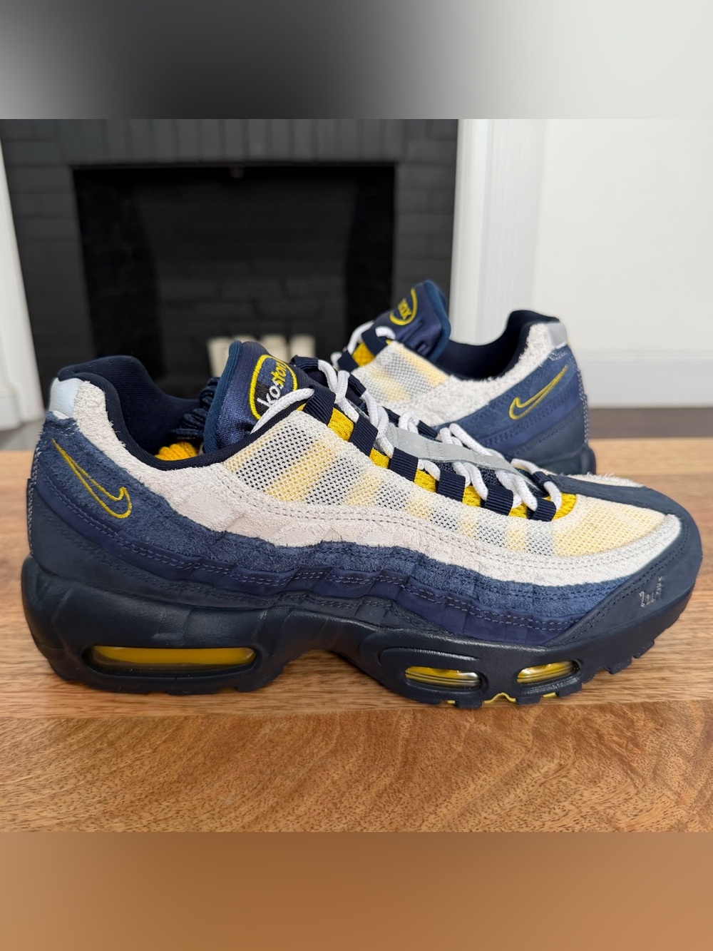 Nike SB x Eric Koston Air Max 95 - Mens Size 9 - (HQ8492-400)
